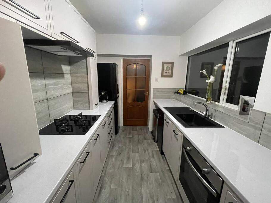 3 Bedroom Apartment With Golf Course View Ньюкасл-апон-Тайн Экстерьер фото