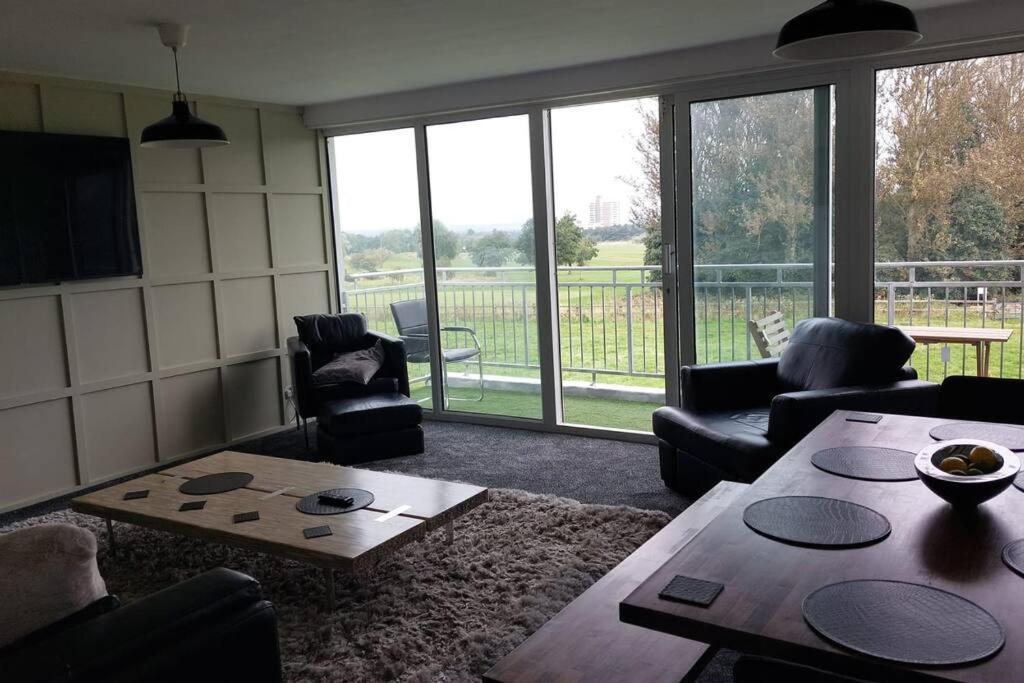 3 Bedroom Apartment With Golf Course View Ньюкасл-апон-Тайн Экстерьер фото
