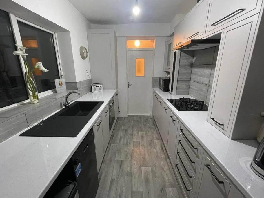 3 Bedroom Apartment With Golf Course View Ньюкасл-апон-Тайн Экстерьер фото