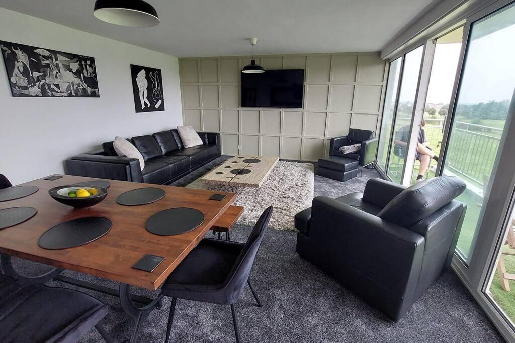 3 Bedroom Apartment With Golf Course View Ньюкасл-апон-Тайн Экстерьер фото