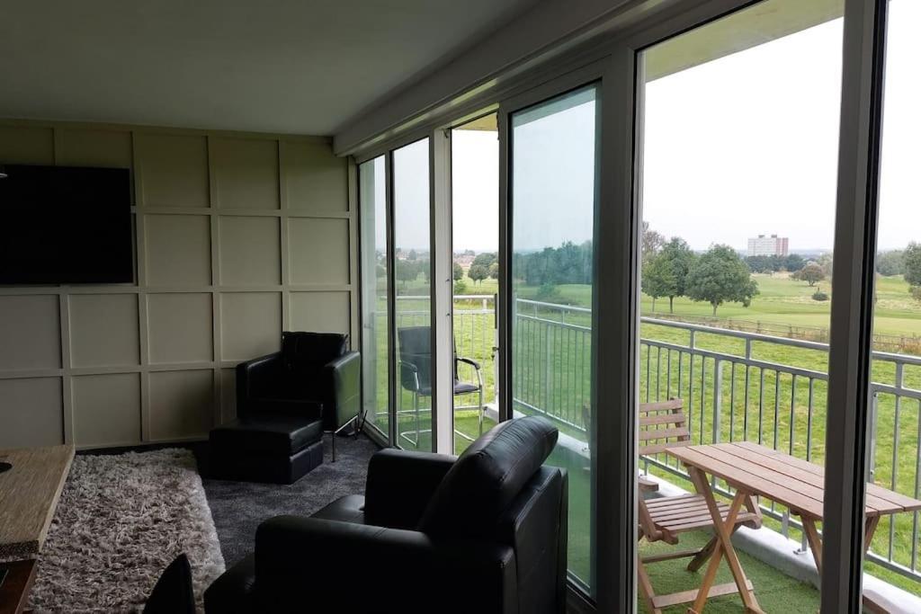3 Bedroom Apartment With Golf Course View Ньюкасл-апон-Тайн Экстерьер фото