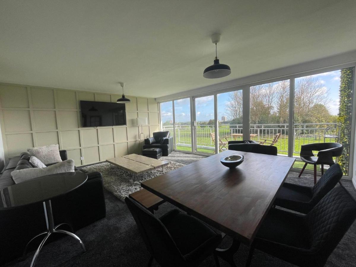 3 Bedroom Apartment With Golf Course View Ньюкасл-апон-Тайн Экстерьер фото