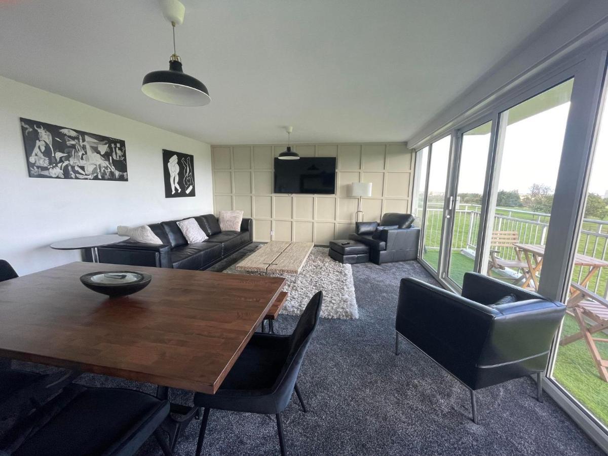 3 Bedroom Apartment With Golf Course View Ньюкасл-апон-Тайн Экстерьер фото