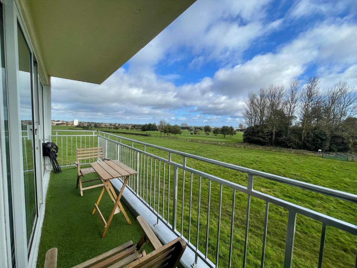 3 Bedroom Apartment With Golf Course View Ньюкасл-апон-Тайн Экстерьер фото