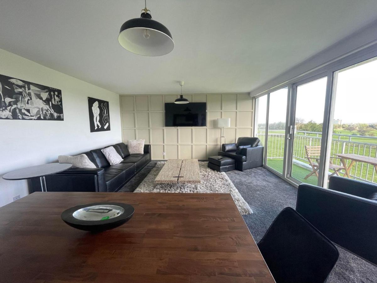 3 Bedroom Apartment With Golf Course View Ньюкасл-апон-Тайн Экстерьер фото