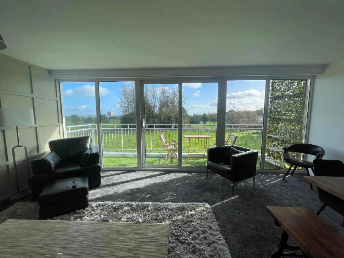 3 Bedroom Apartment With Golf Course View Ньюкасл-апон-Тайн Экстерьер фото