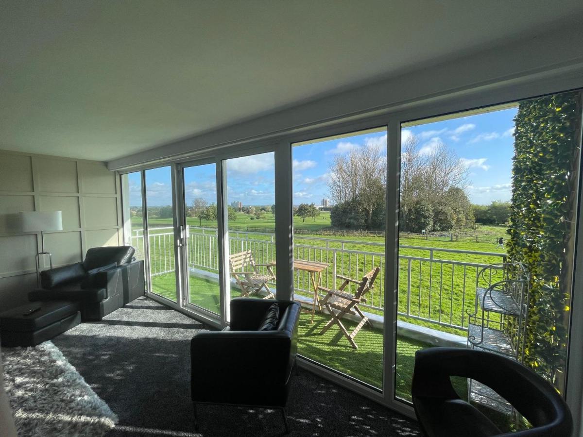 3 Bedroom Apartment With Golf Course View Ньюкасл-апон-Тайн Экстерьер фото