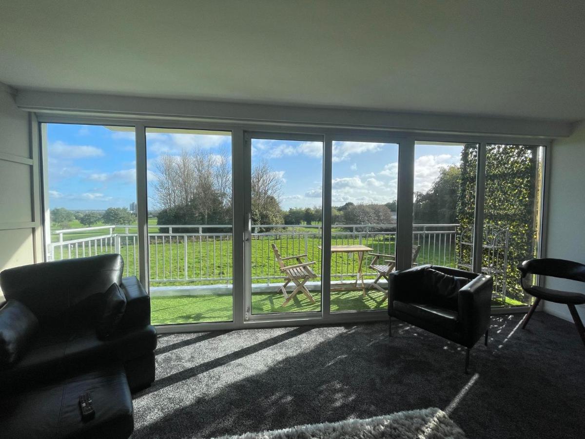 3 Bedroom Apartment With Golf Course View Ньюкасл-апон-Тайн Экстерьер фото